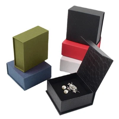 กล่องของขวัญขนาดเล็กสำหรับต่างหู